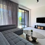 מלון דירות Hypnos Park View 3*